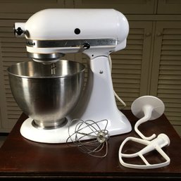 Fantastic KITCHEN AID Stand Mixer WORKS PERFECTLY - With Stainless Bowl - Whisk - Dough Hook And Paddle K45SS