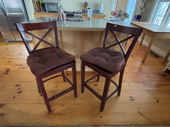 A PAIR OF COUNTER HEIGHT STOOLS