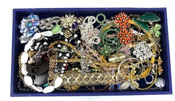 Tray Lot Of Costume Jewelry Vintage To Now - Craft/upcycle/bulk. Etc