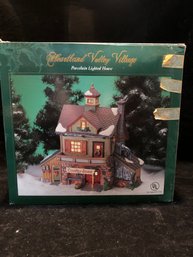 Heartland Valley Village Porcelain Lighted House Country Store