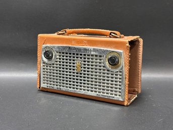 Vintage Zenith Royal 675 Transistor Radio