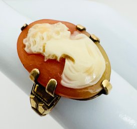 VINTAGE GOLD-FILLED MOLDED CAMEO OF WOMAN RING