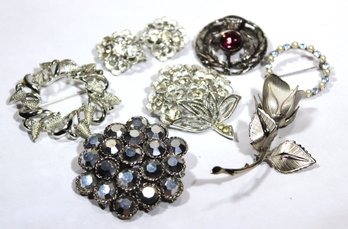 LOT 6 VINTAGE SILVER TONE BROOCHES AND MATCHED PAIR OF EARRINGS EAR CLIPS