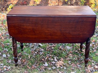 1830s Federal Drop Leaf Table