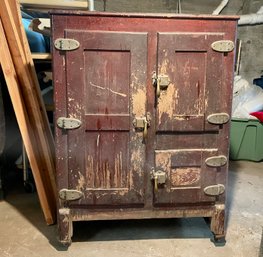 Antique Wooden Ice Box In Original Condition