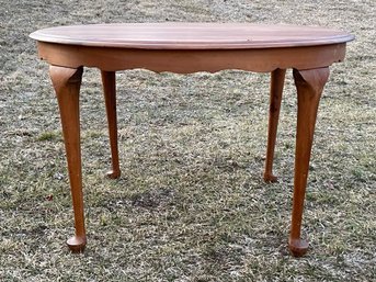 A Traditional Vintage Maple Extendable Dining Table