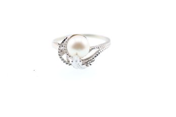 10k White Gold Pearl Ring Size 6.25