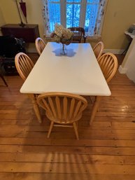 A PAINTED OAK TABLE WITH FIVE SIDE CHAIRS