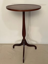 Small Mahogany Oval Top Table Occasional Table