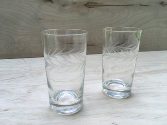 (SET OF 2) VINTAGE ETCHED GLASS MEDIUM HIGHBALL GLASSES