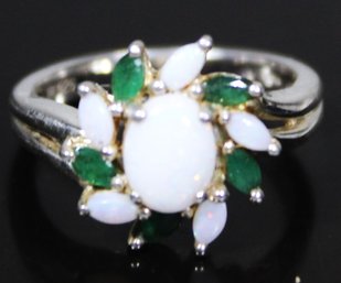 FINE STERLING SILVER PALE OPAL AND EMERALD LADIES RING SIZE 8