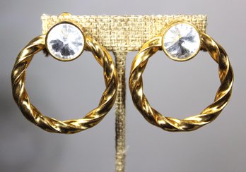 VINTAGE 1980S GOLD TONE RING CLIP EARRINGS HAVING WHITE STONES