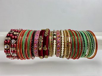 Lot Of Vintage Costume Jewelry: Bangles (40)