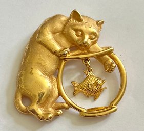 SIGNED JJ GOLD TONE CAT REACHING IN FISHBOWL BROOCH