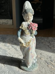 RARE Pristine LLADRO 'VALENCIAN GIRL WITH FLOWERS' Sculpture