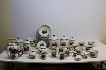 60 Piece Apple Dinning Ware