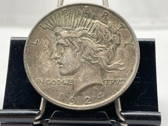 1924 Peace Silver Dollar.(sD20)