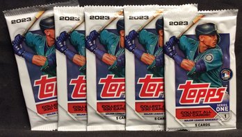 (5) 2023 Topps Series 1 Foil Packs - M