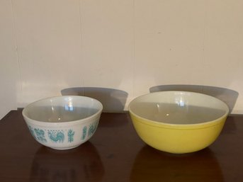 Lot Of 2 Vintage Large PYREX Bowls