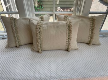 Set Of Three Pillows With Fringe Design