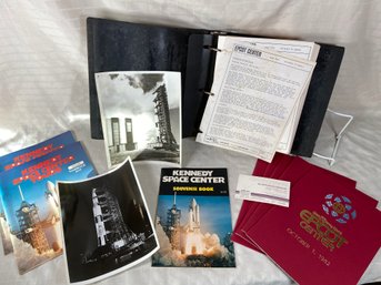 Epcot Center And Kennedy Space Center Tour And Souvenir Books, Photos Of The Spaceshuttle, Universe Of Energy