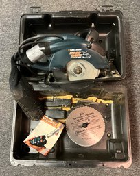 Black And Decker Wood Hawk Circular Saw With Extras In Carrying Case (A)