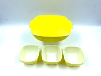 Vintage Yellow 1950's Pyrex - 5 Pieces