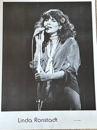 LOT 1 : Vintage 1978 Linda Rondstadt Black & White Poster 1st Printing Photographed By Joe Sia 22' X 17'
