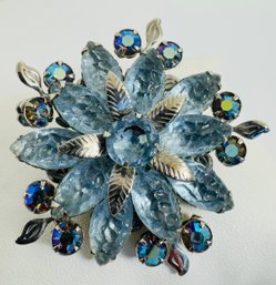 VINTAGE AURORA BLUE RHINESTONE AND MOLDED STONE SILVER TONE FLOWER BROOCH