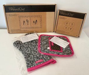 New Pampered Chef Lot ~ Snowmen Divided Platter, 4 Appetizer Plates & Paisley Oven Pad & Mitt ~