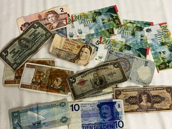 Cash Cash Baby! 18 Assorted Foreign Bills  -  Israel, Cuba, Arab Emirates, Ireland, France, Thailand, Plus