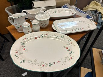 Pfaltzgraff Winterberry  Holiday Pattern Serving Pcs.