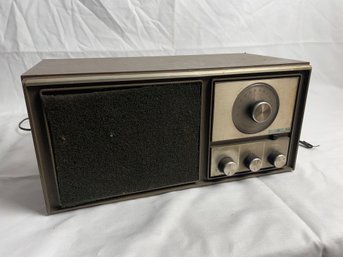 KLH Model Twenty One Radio