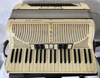 Vintage 1950s HOHNER VERDI III M PROFESSIONAL ACCORDION- 9 Treble Register Switches 20' Keyboard