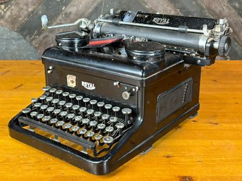 Vintage Royal KHM Working Desktop Typewriter