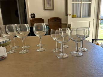 Set Of 10 Wine Glasses - 5 Red And 5 White