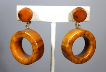 Vintage Bakelite Plastic Marbleized Earrings In Butterscotch