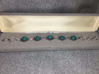 Wonderful Sterling Silver / 925 Toggle Bracelet With Dome Shaped Turquoise - Very Pretty Bracelet - NEW !