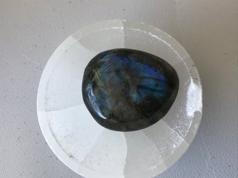 Selenite Bowl With Labradorite Gem Stone, 7 Oz