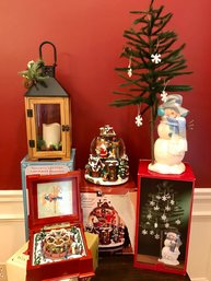 Like New Christmas Accent Pieces With Boxes