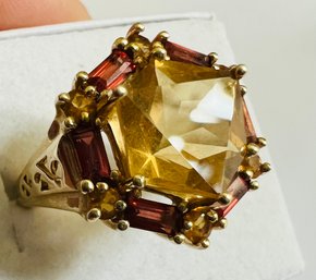 GORGEOUS 10K GOLD CITRINE & GARNET TRIANGULAR CUT RING