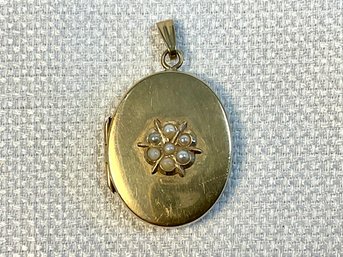 9K Gold & Pearl Locket (8.96 G)