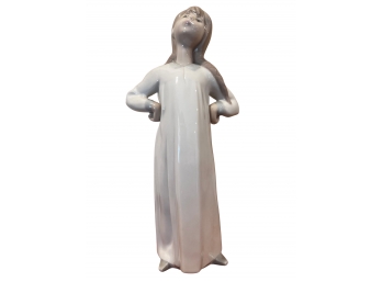 Lladro Girl Stretching In Nightgown -4872-retired-glossy