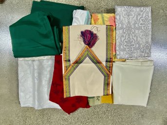 Lot Of Vintage Tablecloths And Runners