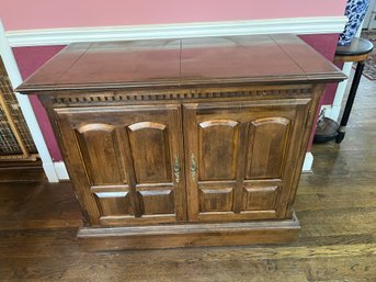 Vintage Ethan Allen Sideboard/bar