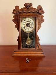 Antique Mantle Clock With Key