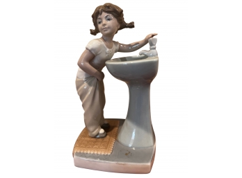 Lladro Girl At The Sink- Clean Up Time- Retired- 4838- Glossy