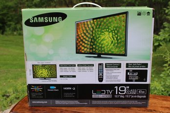 Samsung 19' LED Television Series 4 - New In Box