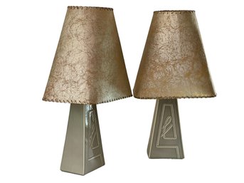 Excellent Pair Of Vintage Mid Century Modern Pyramidal Shaped Table Lamps With Fiberglass Shades