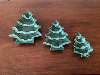 VINTAGE CERMIC CHRISTMAS TRESS DISHES